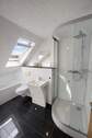 Badezimmer im Dachgeschoss - 