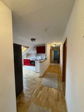 Flur mit Küche und Türen - 4 Zimmer Etagenwohnung zur Miete in Singen (Hohentwiel)