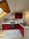 Moderne rote Küche - 4 Zimmer Etagenwohnung in Singen (Hohentwiel)