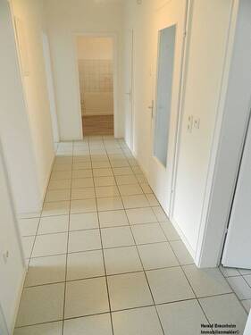 helle Diele mit Abstellraum - Etagenwohnung mit 76,00 m² in Lüdenscheid zur Miete