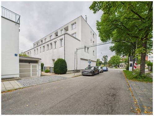Hausansicht - 9 Zimmer Mehrfamilienhaus, Wohnhaus zum Kaufen in München