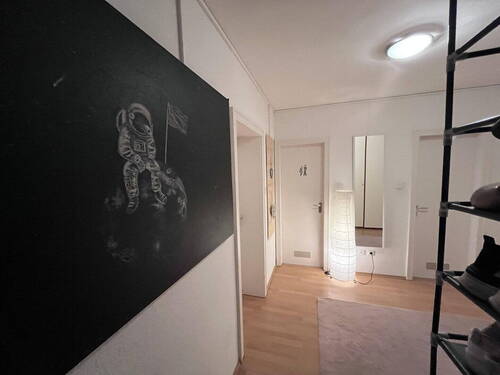 Flur vom Eingang aus - 4 Zimmer Etagenwohnung in Germering