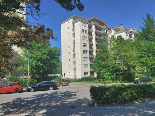 Südseite des Gebäudes - 2-Zi.Wohnung mit TG-Stellplatz in Königswiesen, Regensburg