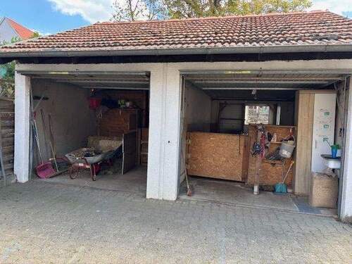 2 Garagen - 7 Zimmer Mehrfamilienhaus, Wohnhaus in Hechingen / Sickingen