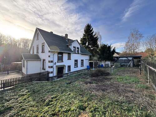 Ansicht Garten + Wohnhaus und Nebengebäude - Wohnhaus mit Erweiterungs- und Umgestaltungspotenzial in Sornzig!