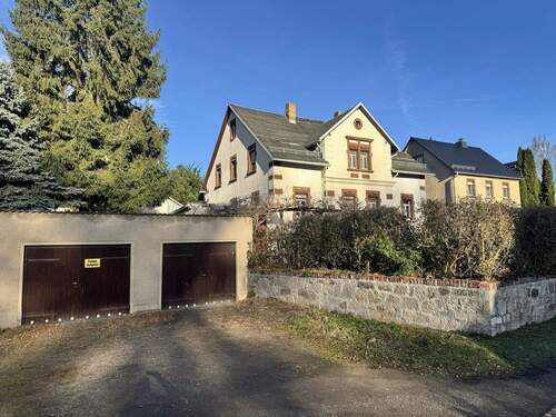 Ansicht Wohnhaus + Garagen - 7 Zimmer Einfamilienhaus zum Kaufen in Sornzig-Ablaß