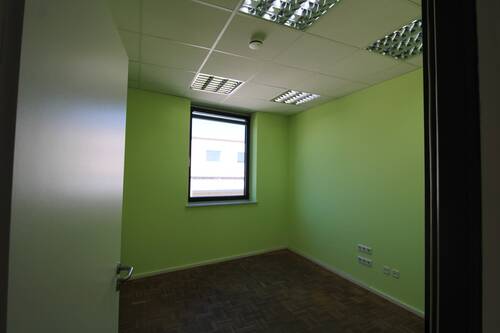 24_Zimmer mit Nebenzimmer Seite Fußgängerzone - 