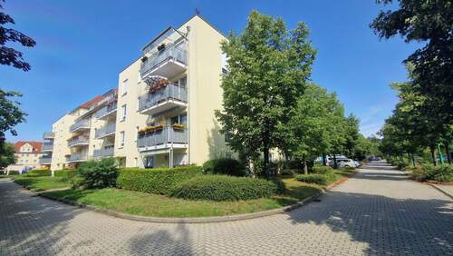 Hausansicht - Gemütliche 1-Raum-Wohnung in beliebter in Lage im Lindenpark!