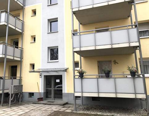 Ansicht mit Eingang - 