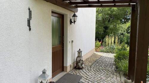 Eingang Einliegerwohnung - 8 Zimmer Mehrfamilienhaus, Wohnhaus in Olbersdorf