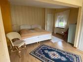 großzügiges Schlafzimmer - 