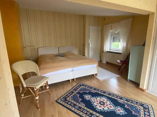 großzügiges Schlafzimmer - 