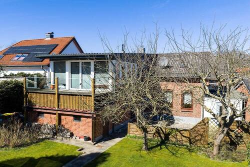 Blick auf den Balkon Wohnung 2 - 6 Zimmer Einfamilienhaus zum Kaufen in Gelting