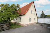 Titelbild - Viel Raum für Lebensträume - gestaltbares Einfamilienhaus mit großem Garten und Garagen in Eckental