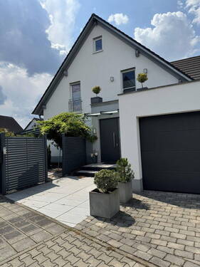 Bild 1 - Luxuriöses Einfamilienhaus in ruhiger, grüner Lage