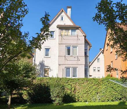Hausansicht - 9 Zimmer Mehrfamilienhaus, Wohnhaus zum Kaufen in Stuttgart