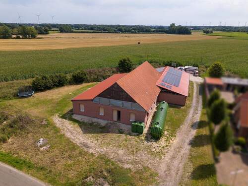 Luftbild - Straßenansicht - Ein Rohdiamant in idyllischer Lage