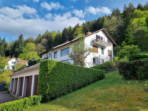 Vorderansicht - Großzügige 4-Zimmer-Wohnung mit Panoramablick in naturnaher Waldrandlage