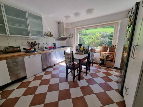 große separate Küche mit Ausgang auf den Balkon - Etagenwohnung mit 130,00 m&sup2; in Freiburg im Breisgau zum Kaufen