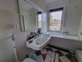 Badezimmer mit Fenster - 