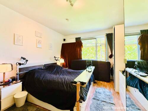 Das Schlafzimmer ist schön groß - 