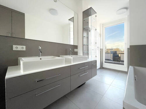 EN-SUITE BAD - 