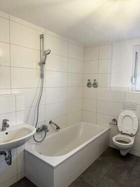 Bad mit Wanne - Etagenwohnung mit 48,00 m&sup2; in Singen (Hohentwiel) zur Miete