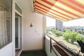 Balkon mit Markise - 2 Zimmer Etagenwohnung in Laatzen