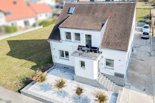 Außenansicht Vorderhaus - 8 Zimmer Einfamilienhaus zum Kaufen in Oberhaid