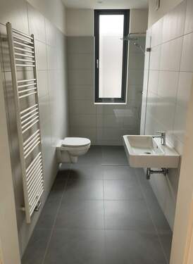 Bad - (KI generiert) - Berlin-Steglitz: 2-Zimmer-Wohnung wird aktuell hochwertig saniert