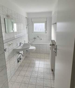 Bad - Etagenwohnung mit 60,00 m&sup2; in Singen (Hohentwiel) zur Miete