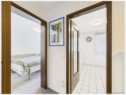 Flur mit Abstellkammer - 