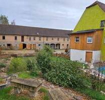 3-Seiten-Bauernhof: großes Grundstück, Scheune, Wohnhaus, Stall- und Wirtschaftsgebäude; Mietkauf mgl. - Naundorf Casabra