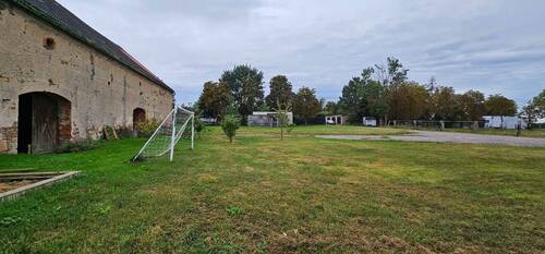 Grundstück hinter der Scheune - 5 Zimmer Bauernhaus, Landhaus in Naundorf