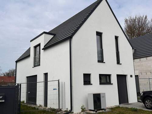 Haus front 01.JPG - Exklusives Einfamilienhaus mit moderner Ausstattung in ruhiger Wohnlage. Erstbezug!
