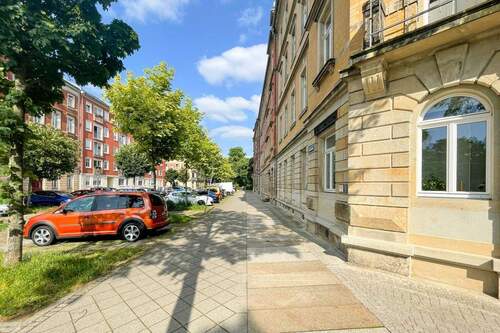 Stellplatzmöglichkeiten am Haus - Etagenwohnung mit 64,60 m² in Dresden zum Kaufen