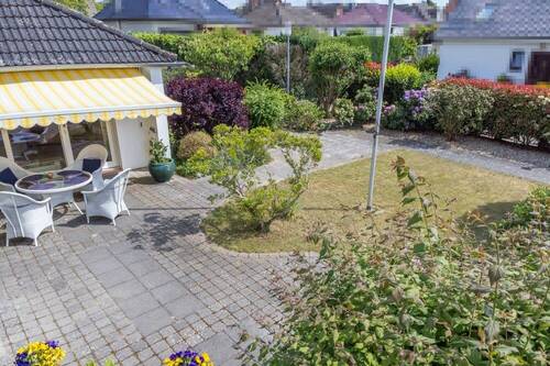 Sonnenterrasse mit schönem Garten - 