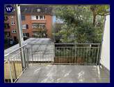 Balkon - Nur noch einziehen! Renovierte 3-Zimmer-Wohnung mit Balkon, guter Schnitt, Tageslichtbad + Wanne