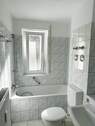 Bad mit Wanne + Fenster - 3 Zimmer Etagenwohnung in Singen (Hohentwiel)