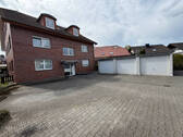 Hausansicht W-N Teil Garagen - 2 Zimmer Mehrfamilienhaus, Wohnhaus in Paderborn / Elsen