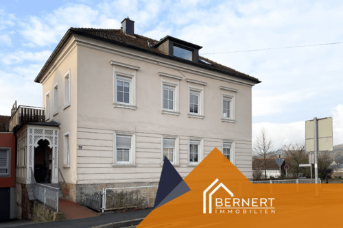 Titelbild. - Saniertes Mehrfamilienhaus in der deutschen Korbstadt