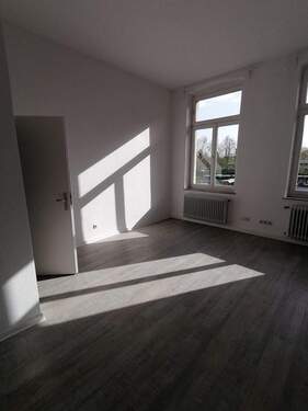 Wohnzimmer - 2 Zimmer Etagenwohnung zur Miete in Siegburg