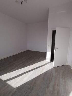 Wohnzimmer - 2 Zimmer Etagenwohnung in Siegburg