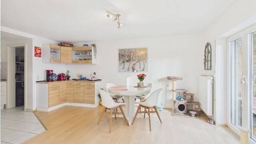 CAM04777G0 PR0047 STILL009 - 