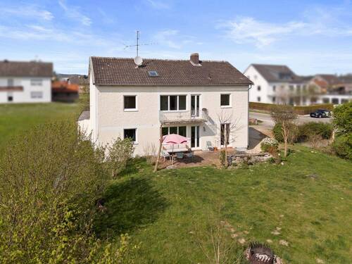 Südwest-Ansicht - 6 Zimmer Mehrfamilienhaus, Wohnhaus zum Kaufen in Adelschlag