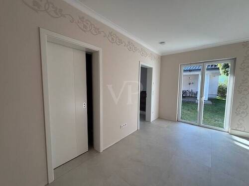 Schlafzimmer mit Zugang Ankleide - 