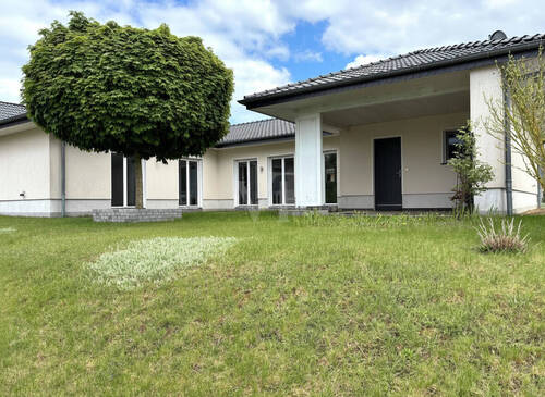 Blick zur Terrasse - 3 Zimmer Bungalow zum Kaufen in Eberswalde
