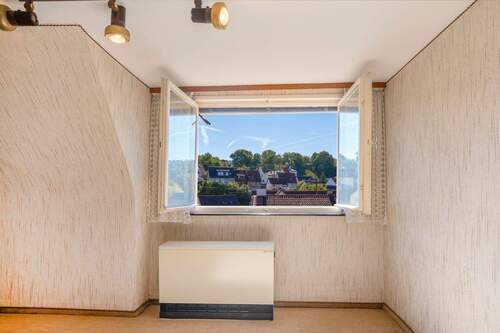 DG mit Aussicht - 5 Zimmer Mehrfamilienhaus, Wohnhaus in Reutlingen-Ohmenhausen