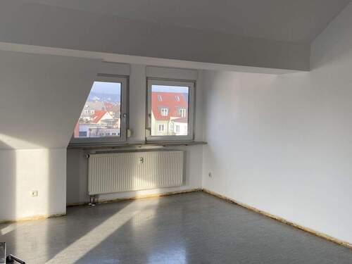 Wohnzimmer - 2 Zimmer Etagenwohnung in Forchheim