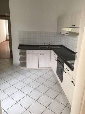 Küche mit EBK. - Sehr schöne preiswerte 3-R-Wohnung 1.OG mit kleiner Terrasse in MD.Sudenburg ca.66m2 zu vermieten.